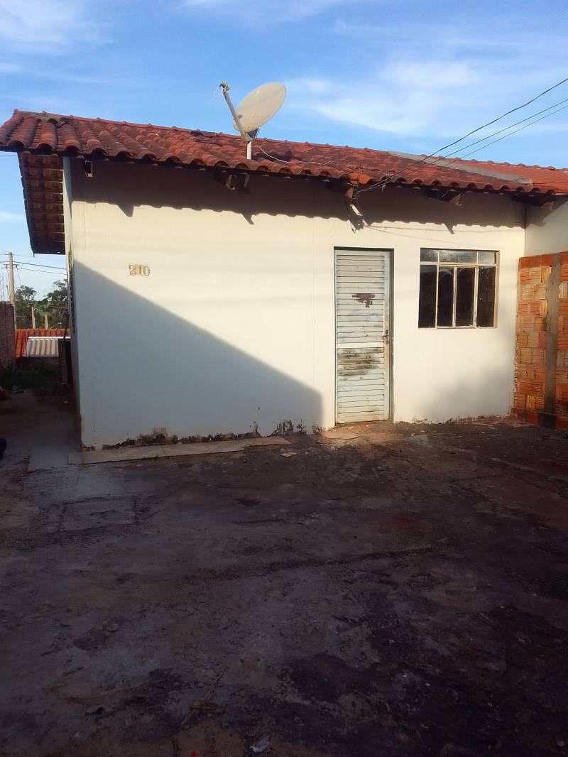 Casa quitada ,murada com portão